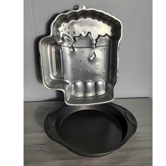 Wilton Aluminum Beer Mug Cake Pan Novelty Baking Mold Party Fun 2 pieces - Picture 3 of 7